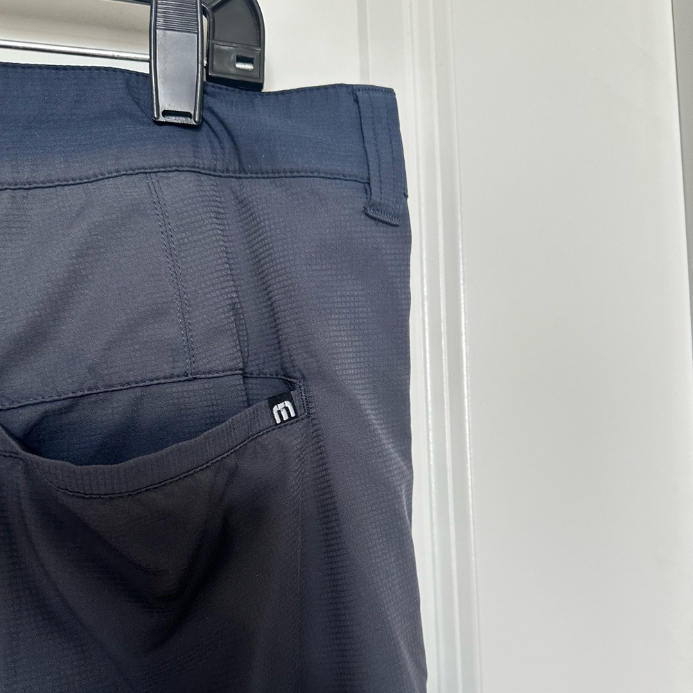 TRAVIS MATTHEW’S NAVY BLUE SHORTS